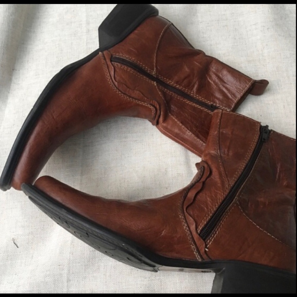 ALDO LEATHER BOOTS 39
